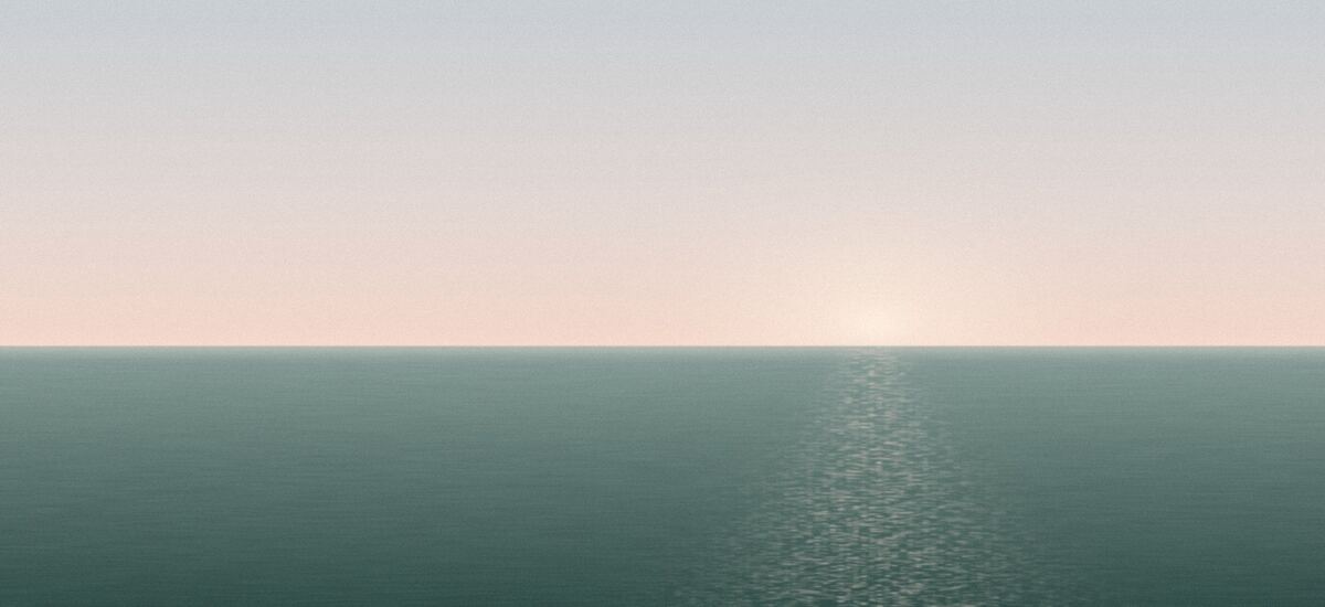 La mer au lever du jour, horizon calme